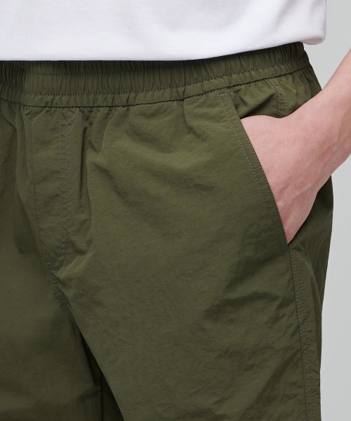 MUSINSA STANDARD（ムシンサスタンダード）の「ナイロンバンディングショーツ_5.5インチ [オリーブグリーン]（その他パンツ・メンズ・その他・34/32/30/26/28）」の4枚目の写真