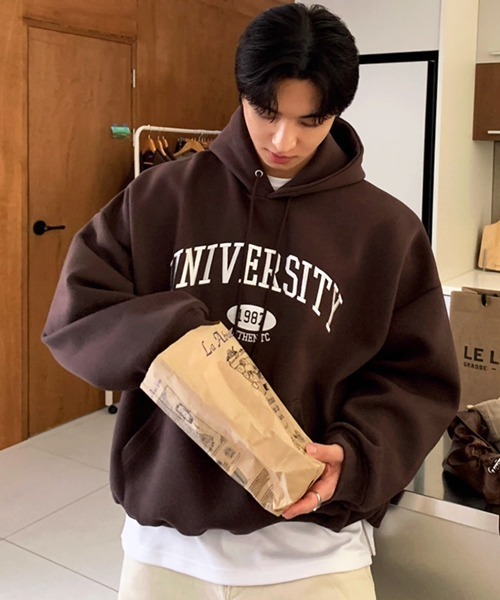 NOWLE(ノウル)の「【NOWLE】UNIVERSITY カレッジロゴ 刺繍 プルオーバーパーカー(パーカー・メンズ・ブラウン/グレー・MEDIUM/LARGE/X-LARGE)」の6枚目の写真