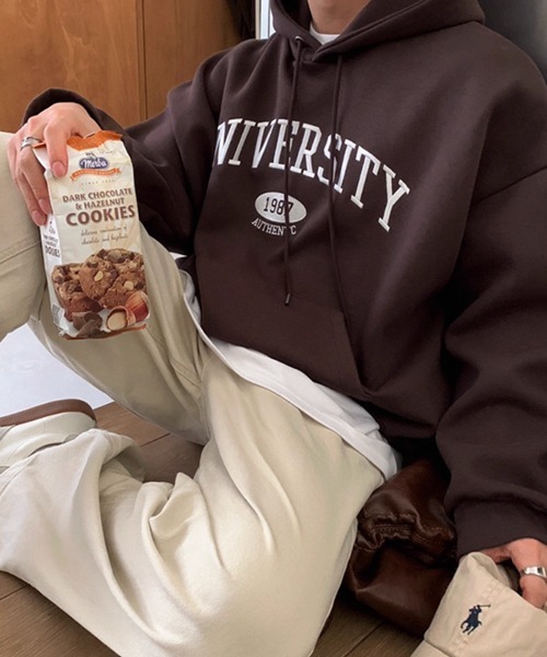 NOWLE(ノウル)の「【NOWLE】UNIVERSITY カレッジロゴ 刺繍 プルオーバーパーカー(パーカー・メンズ・ブラウン/グレー・MEDIUM/LARGE/X-LARGE)」の16枚目の写真