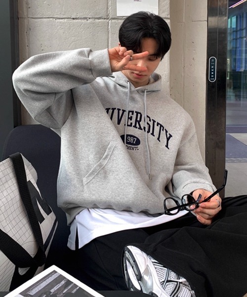 NOWLE(ノウル)の「【NOWLE】UNIVERSITY カレッジロゴ 刺繍 プルオーバーパーカー(パーカー・メンズ・ブラウン/グレー・MEDIUM/LARGE/X-LARGE)」の21枚目の写真