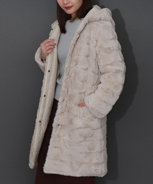 libelle more(リベル モア)の「ボーダーフェイクファーリバーシブルロングコート(ダウンジャケット/コート・レディース・ブラック/グレー/ベージュ/モカ・M/L)」の4枚目の写真