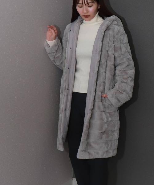 libelle more(リベル モア)の「ボーダーフェイクファーリバーシブルロングコート(ダウンジャケット/コート・レディース・ブラック/グレー/ベージュ/モカ・M/L)」の3枚目の写真