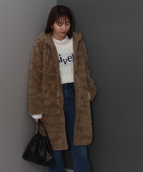 libelle more(リベル モア)の「ボーダーフェイクファーリバーシブルロングコート(ダウンジャケット/コート・レディース・ブラック/グレー/ベージュ/モカ・M/L)」の2枚目の写真