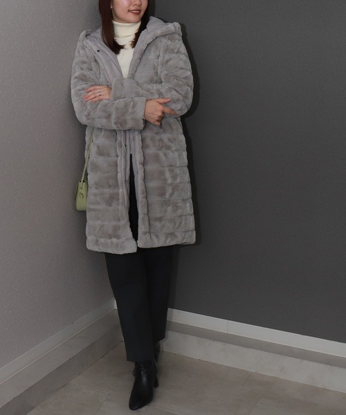 libelle more(リベル モア)の「ボーダーフェイクファーリバーシブルロングコート(ダウンジャケット/コート・レディース・ブラック/グレー/ベージュ/モカ・M/L)」の5枚目の写真