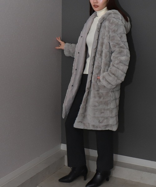 libelle more(リベル モア)の「ボーダーフェイクファーリバーシブルロングコート(ダウンジャケット/コート・レディース・ブラック/グレー/ベージュ/モカ・M/L)」の9枚目の写真