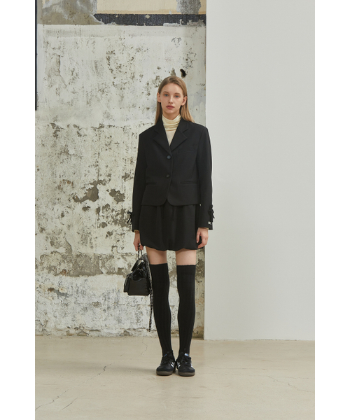 ANOETIC(アノエティック)の「RIBBON POINT SHORT JACKET_BLACK(テーラードジャケット・レディース・ブラック・FREE)」の2枚目の写真