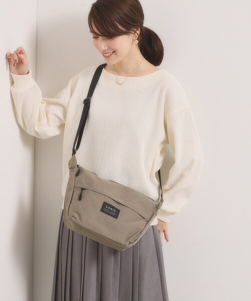 ITS'DEMO（イッツデモ）の「撥水ナイロン舟形ショルダー（ショルダーバッグ・レディース・ライトベージュ/ブラック/ナチュラル/パープル・00）」の7枚目の写真