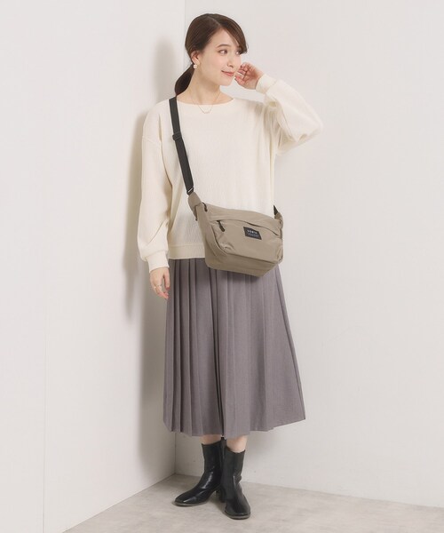 ITS'DEMO（イッツデモ）の「撥水ナイロン舟形ショルダー（ショルダーバッグ・レディース・ライトベージュ/ブラック/ナチュラル/パープル・00）」の8枚目の写真