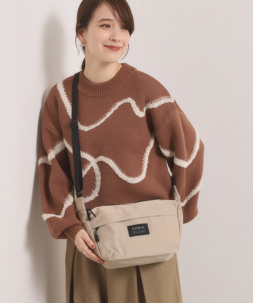 ITS'DEMO（イッツデモ）の「撥水ナイロン舟形ショルダー（ショルダーバッグ・レディース・ライトベージュ/ブラック/ナチュラル/パープル・00）」の9枚目の写真