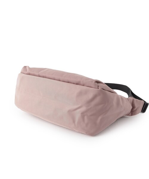 ITS'DEMO（イッツデモ）の「撥水ナイロン舟形ショルダー（ショルダーバッグ・レディース・ライトベージュ/ブラック/ナチュラル/パープル・00）」の19枚目の写真