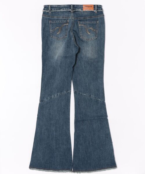 Desigual（デシグアル）の「フレアカットオフデニムパンツ（デニムパンツ・レディース・ブルー・34/36/38/40/42/44）」の2枚目の写真