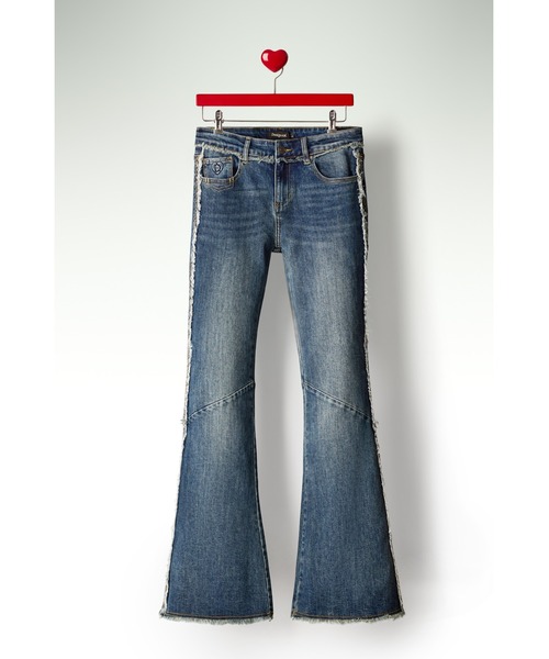 Desigual(デシグアル)の「フレアカットオフデニムパンツ(デニムパンツ・レディース・ブルー・34/36/38/40/42/44)」の6枚目の写真