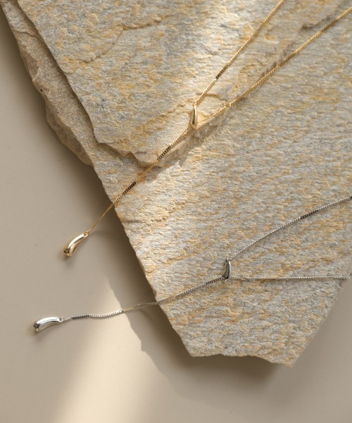 Bab（バブ）の「タイニードロップロングネックレス（ネックレス・レディース・シルバー/ゴールド・ONESIZE）」の5枚目の写真