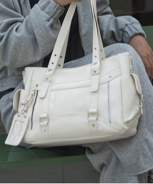 MASHIRO(マシロ)の「【MASHIRO】ベルトジップデザイン3WAYショルダーバッグ トレカケース&ショルダー付き 平成ギャル Y2K(MA/EK129)(ショルダーバッグ・レディース・シルバー/ブラック/ホワイト・FREE)」の13枚目の写真