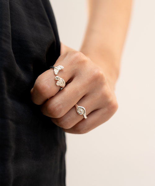 BOLDIERE(ボルディエル)の「Whale & Current Ring_ R39(リング・レディース・その他・10号/12号/11号/9号/8号/13号/16号/5号/14号/17号/18号/19号/7号/20号/15号/6号/21号)」の2枚目の写真