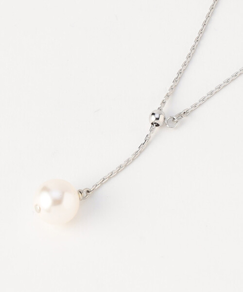 K.T KIYOKO TAKASE(キヨコタカセ)の「パールスライド ロングネックレス(ネックレス・レディース・ホワイト×シルバー・FREE)」の3枚目の写真