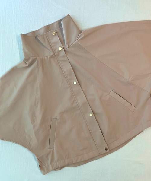 Q(キュー)の「ドルマンリラックスブルゾン(マウンテンパーカー・レディース・カーキ/ベージュ・MEDIUM)」の6枚目の写真