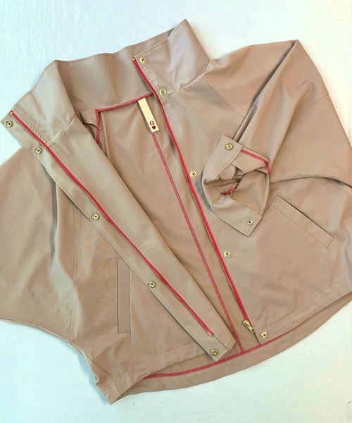 Q(キュー)の「ドルマンリラックスブルゾン(マウンテンパーカー・レディース・カーキ/ベージュ・MEDIUM)」の7枚目の写真