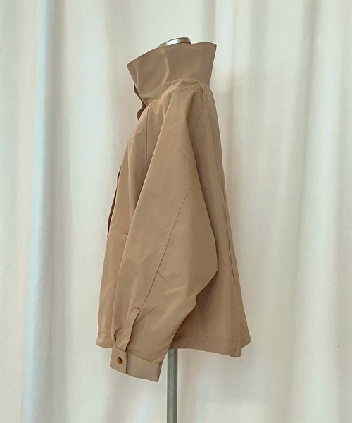 Q(キュー)の「ドルマンリラックスブルゾン(マウンテンパーカー・レディース・カーキ/ベージュ・MEDIUM)」の4枚目の写真