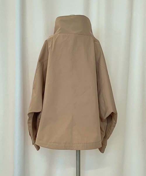 Q(キュー)の「ドルマンリラックスブルゾン(マウンテンパーカー・レディース・カーキ/ベージュ・MEDIUM)」の5枚目の写真