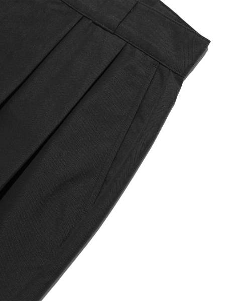 NICE GHOST CLUB（ナイスゴーストクラブ）の「BERMUDAS TWO TUCK WORK SHORTS_BLACK(NG2FMUPA61A)（その他パンツ・レディース・ブラック・S/M/L）」の4枚目の写真