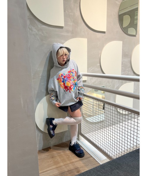 Desigual(デシグアル)の「ディズニーキャラクター グレーフード付きスウェットシャツ ディズニー(スウェット・レディース・ブラック・S/M/L)」の7枚目の写真