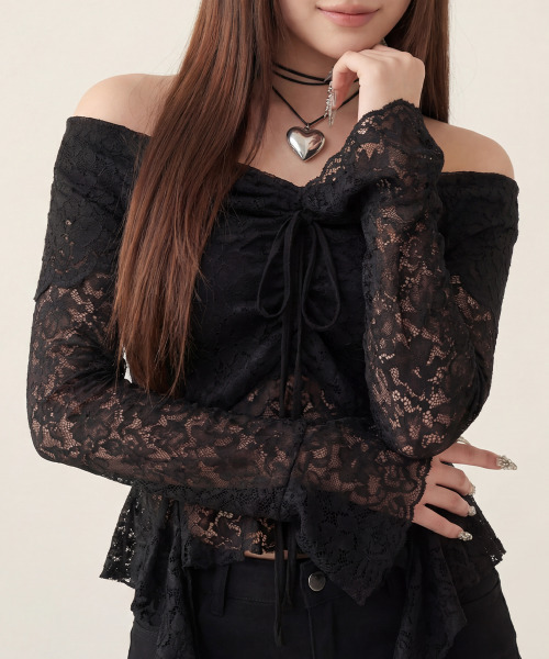 レース オフショルダー シャツ ブラック カップ付き オフショルダー レース シャーリングトップス（Tシャツ