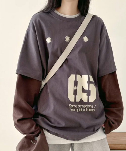 VIVID LADY(ビビッドレディー)の「フェイクレイヤード フロントプリント ロンT(Tシャツ/カットソー・レディース・ネイビー/ブラウン/チャコールグレー・FREE)」の3枚目の写真