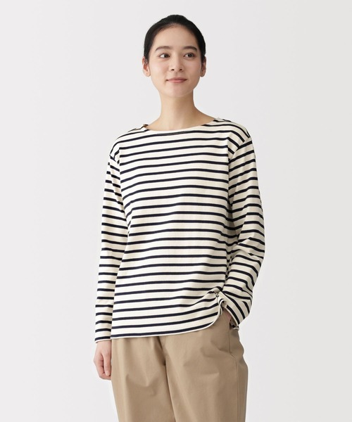 無印良品(ムジルシリョウヒン)の「婦人 太番手ボートネック長袖Tシャツ(Tシャツ/カットソー・レディース・スモーキーグリーン系/オフホワイト/チャコールグレー/ネイビー系/ブルー系/ライトイエロー系・S/L/XL/M)」の4枚目の写真