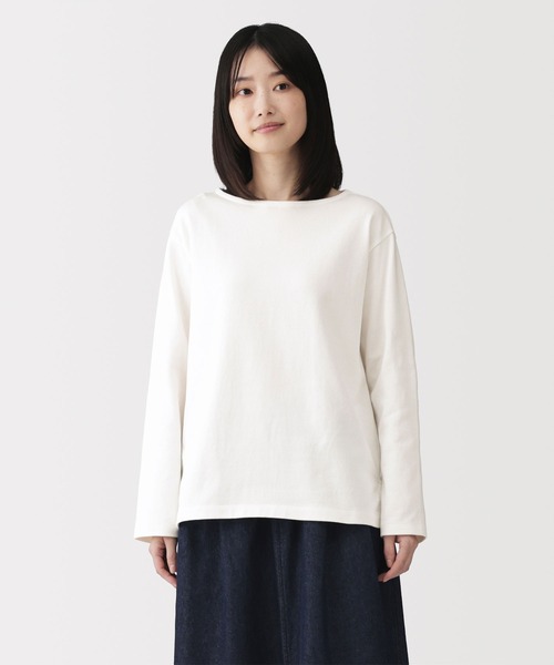無印良品(ムジルシリョウヒン)の「婦人 太番手ボートネック長袖Tシャツ(Tシャツ/カットソー・レディース・スモーキーグリーン系/オフホワイト/チャコールグレー/ネイビー系/ブルー系/ライトイエロー系・S/L/XL/M)」の1枚目の写真