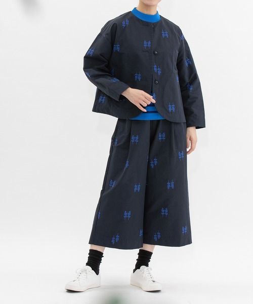 nop de nod(ノップドゥノッド)の「グログラン刺繍クロップドパンツ(その他パンツ・レディース・ネイビー/ブラック・3)」の3枚目の写真