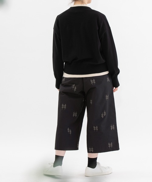 nop de nod(ノップドゥノッド)の「グログラン刺繍クロップドパンツ(その他パンツ・レディース・ネイビー/ブラック・3)」の12枚目の写真