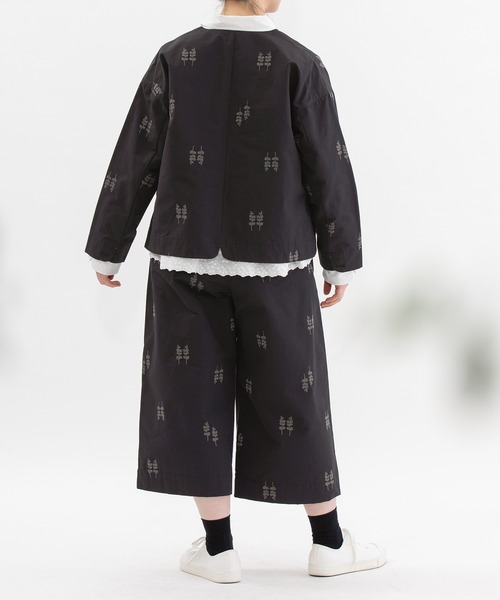 nop de nod(ノップドゥノッド)の「グログラン刺繍クロップドパンツ(その他パンツ・レディース・ネイビー/ブラック・3)」の22枚目の写真