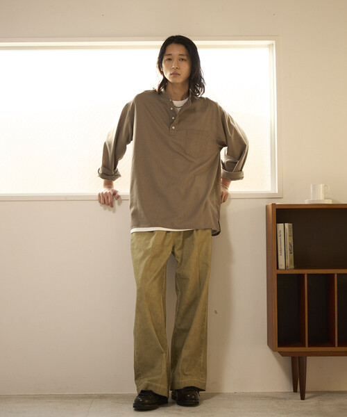 FREAK'S STORE（フリークスストア）の「限定展開 Relax Fit リラックスフィット リネンミックス バンドカラー プルオーバー シャツ（シャツ/ブラウス・メンズ・チャコールグレー/ブラック/ベージュ・SMALL/MEDIUM/LARGE）」の5枚目の写真