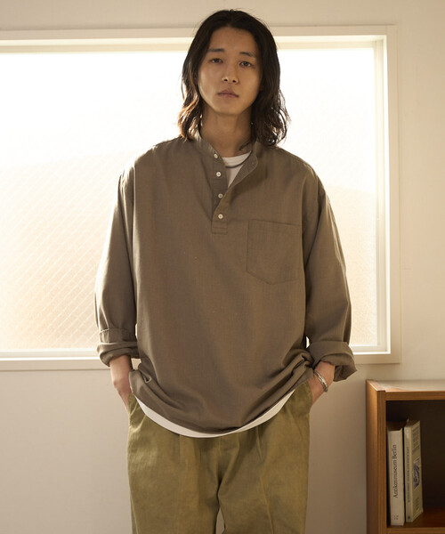 FREAK'S STORE（フリークスストア）の「限定展開 Relax Fit リラックスフィット リネンミックス バンドカラー プルオーバー シャツ（シャツ/ブラウス・メンズ・チャコールグレー/ブラック/ベージュ・SMALL/MEDIUM/LARGE）」の9枚目の写真