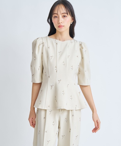 NOELA（ノエラ）の「【Premium】フラワー刺繍ブラウス（シャツ/ブラウス・レディース・ベージュ/ネイビー・フリー）」の2枚目の写真