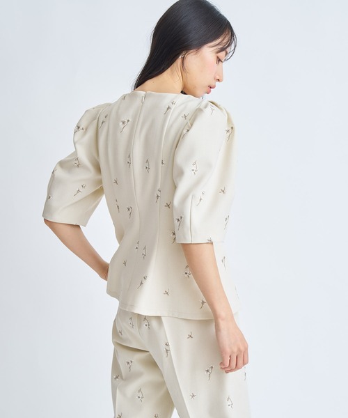 NOELA（ノエラ）の「【Premium】フラワー刺繍ブラウス（シャツ/ブラウス・レディース・ベージュ/ネイビー・フリー）」の16枚目の写真