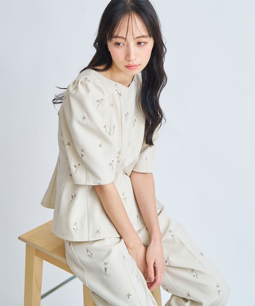 NOELA（ノエラ）の「【Premium】フラワー刺繍ブラウス（シャツ/ブラウス・レディース・ベージュ/ネイビー・フリー）」の14枚目の写真