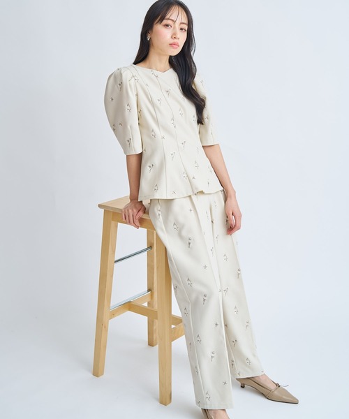 NOELA（ノエラ）の「【Premium】フラワー刺繍ブラウス（シャツ/ブラウス・レディース・ベージュ/ネイビー・フリー）」の12枚目の写真