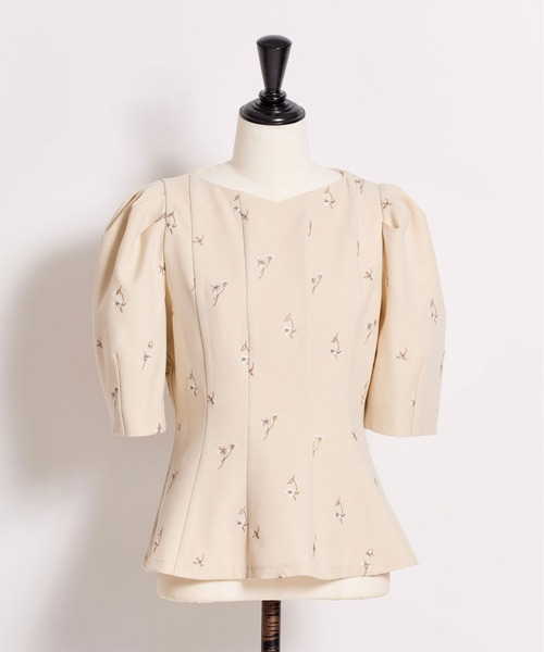 NOELA（ノエラ）の「【Premium】フラワー刺繍ブラウス（シャツ/ブラウス・レディース・ベージュ/ネイビー・フリー）」の3枚目の写真