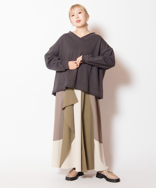 OSMOSIS（オズモーシス）の「裏毛Vネックプルオーバー（Tシャツ/カットソー・レディース・チャコール/ライトパープル/グレー・ONE SIZE）」の4枚目の写真