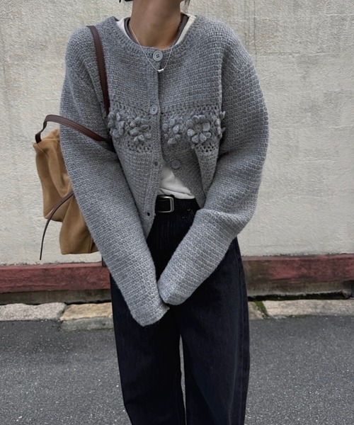 nananamoe(ナナナモエ)の「flower motif hand wool knit / フラワーモチーフハンドウールニット(カーディガン/ボレロ・レディース・ブラック/アイボリー/グレー・FREE)」の4枚目の写真