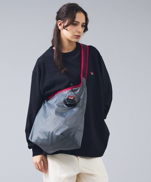 NANGA（ナンガ）の「【NANGA / ナンガ】N2600-3N098Z ポケッタブル ショルダーバッグ / ユニセックス（ショルダーバッグ・メンズ・ブラック/イエロー/パープル・フリー）」の2枚目の写真