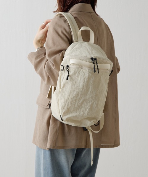 COLLAGE GALLARDAGALANTE(コラージュガリャルダガランテ)の「PAPILLONNER/パッカブルリュック(バックパック/リュック・レディース・アイボリー/ブラック・FREE)」の1枚目の写真