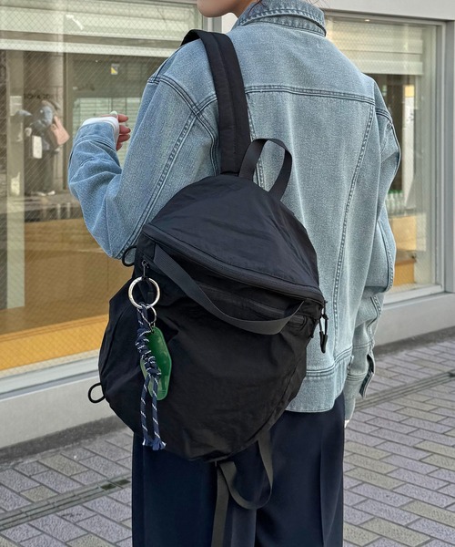 COLLAGE GALLARDAGALANTE(コラージュガリャルダガランテ)の「PAPILLONNER/パッカブルリュック(バックパック/リュック・レディース・アイボリー/ブラック・FREE)」の2枚目の写真