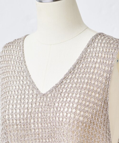 Jena espace merveilleux（ジェナ　エスパスメルヴェイユ）の「【レイヤードで差をつける】メタリックヤーンベスト（ニット/セーター・レディース・グレー/ゴールド・FREE）」の17枚目の写真