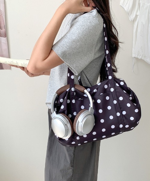 Teem Store（チームストア）の「【大容量】フロントポケットナイロンドット柄ボストンバッグ（ボストンバッグ・レディース・アイボリー/ブラック/グレー/カーキ・F）」の2枚目の写真