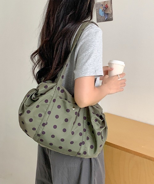 Teem Store（チームストア）の「【大容量】フロントポケットナイロンドット柄ボストンバッグ（ボストンバッグ・レディース・アイボリー/ブラック/グレー/カーキ・F）」の8枚目の写真