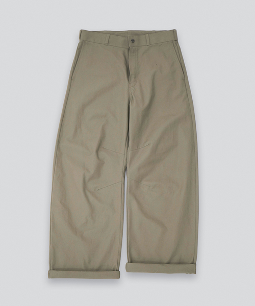 WISM(ウィズム)の「NAMELESSNESS / ネームレスネス DUCK CURVE PANT(その他パンツ・メンズ・ベージュ/ブラック・3/2)」の2枚目の写真