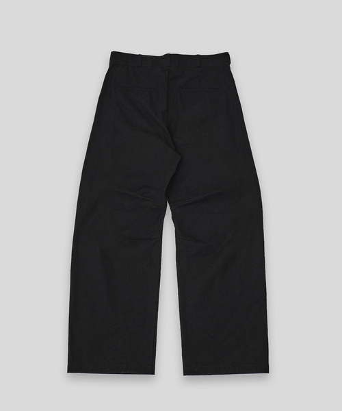 WISM(ウィズム)の「NAMELESSNESS / ネームレスネス DUCK CURVE PANT(その他パンツ・メンズ・ベージュ/ブラック・3/2)」の4枚目の写真
